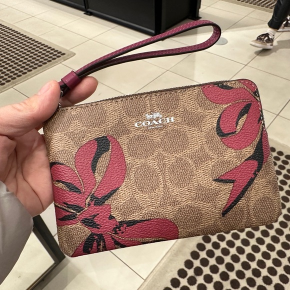 NWT COACH Corner Zip Wristlet In Signature Canvas With Bow Print - Picture 4 of 12